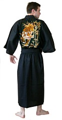 япоское мужское кимоно с вышивкой