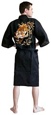 японское укороченное мужское кимоно с вышивкой