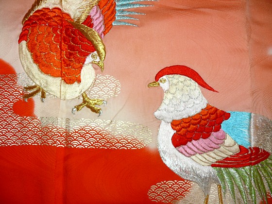 деталь вышивки японского кимоно